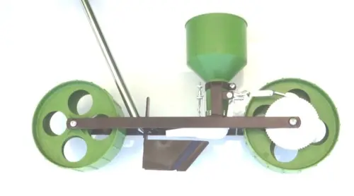 KÉZI VETŐGÉP R-4 sorkerekes  NYÉLLEL