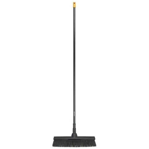 FISKARS Solid univerzális kültériseprű (L) nyéllel