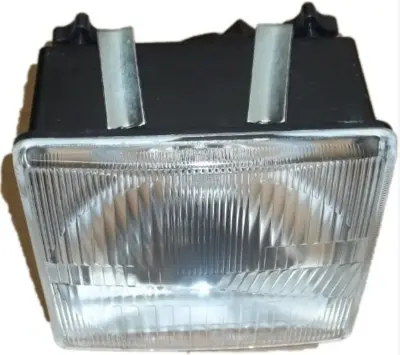 FÉNYSZÓRÓ ELSŐ LÁMPA KOCKA (155X155) MTZ  UA.